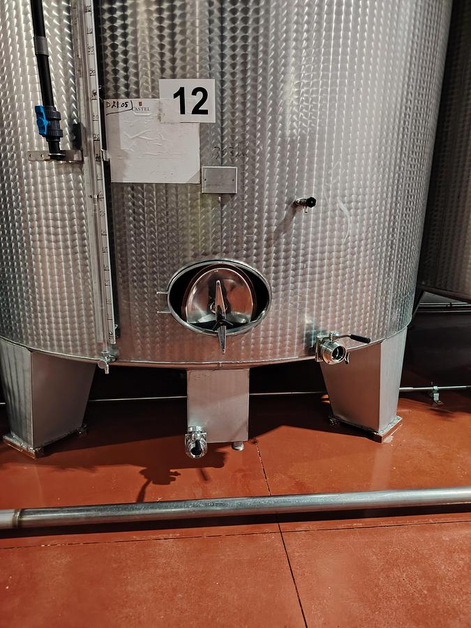 D'occasion Cuve inox 310 HL – Cylindrique sur pieds – Finition gaufrée