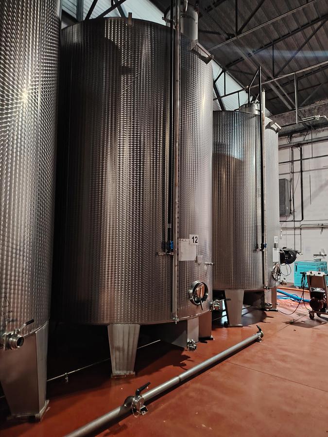 D'occasion Cuve inox 310 HL – Cylindrique sur pieds – Finition gaufrée