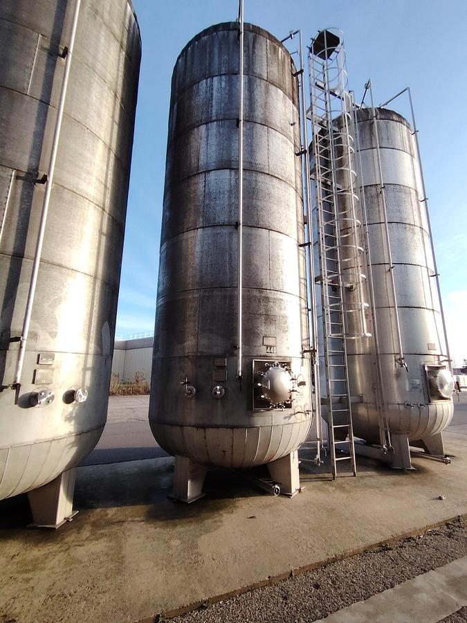 D'occasion Cuve inox 350 HL – Cylindrique sur pieds – Pression / Isolation / Échelle crinoline