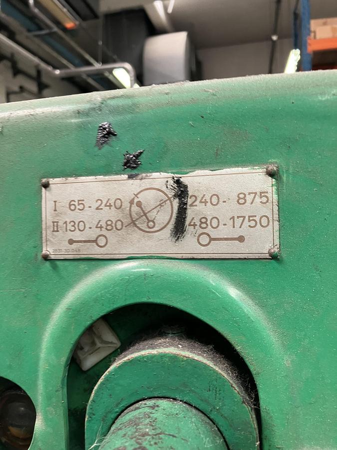 D'occasion Perceuse-fraiseuse à colonne (colonne ronde), semi-automatique