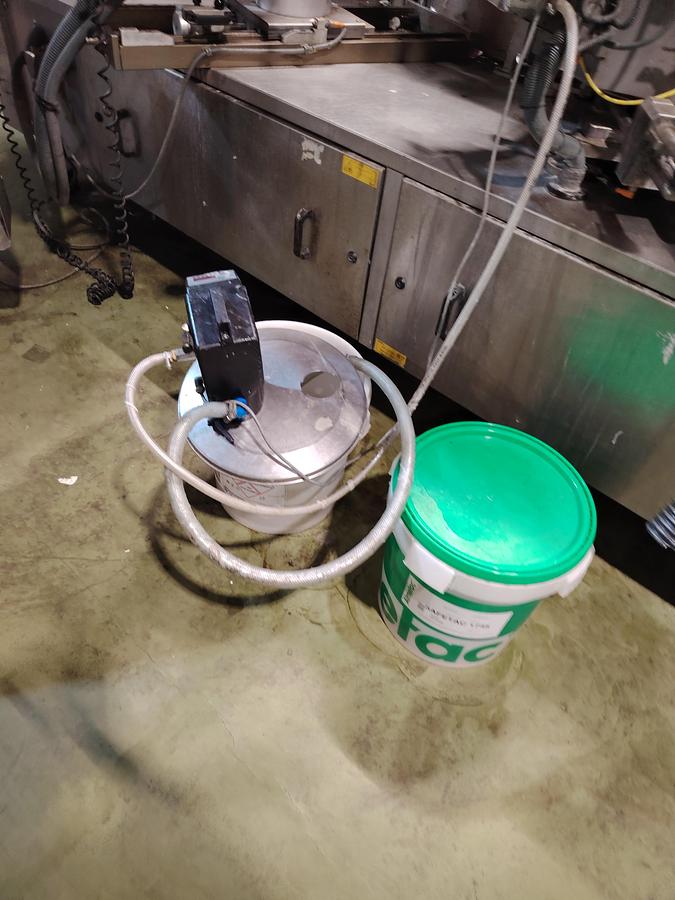 D'occasion Étiqueteuse automatique rotative Auxiemba SERVOTECH ROB 20-II-DR