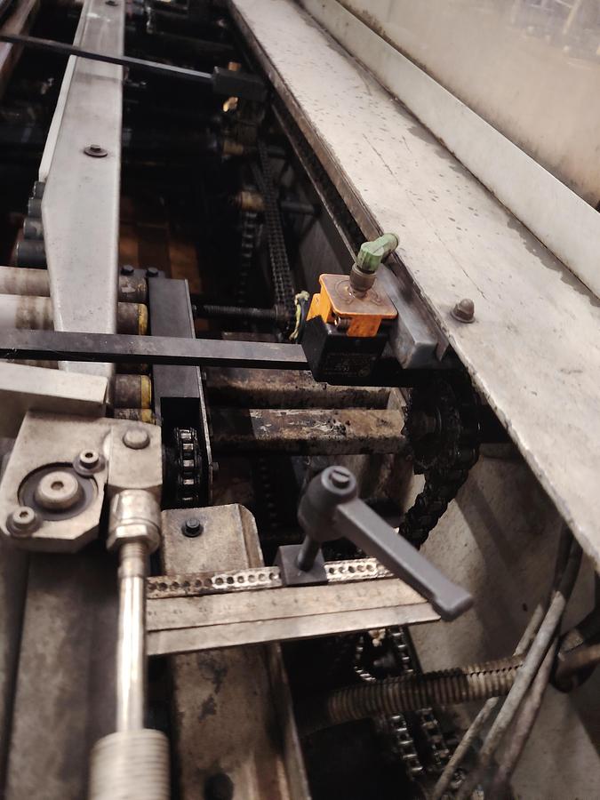 D'occasion Fermeuse automatique CERMEX (intégrée avec un système de collage Nordson ProBlue 7)