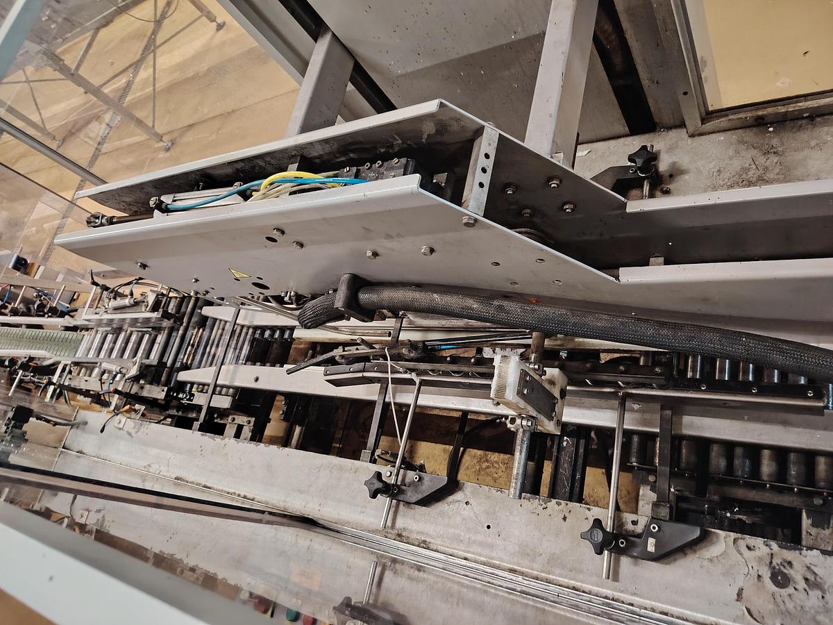 D'occasion Fermeuse automatique CERMEX (intégrée avec un système de collage Nordson ProBlue 7)