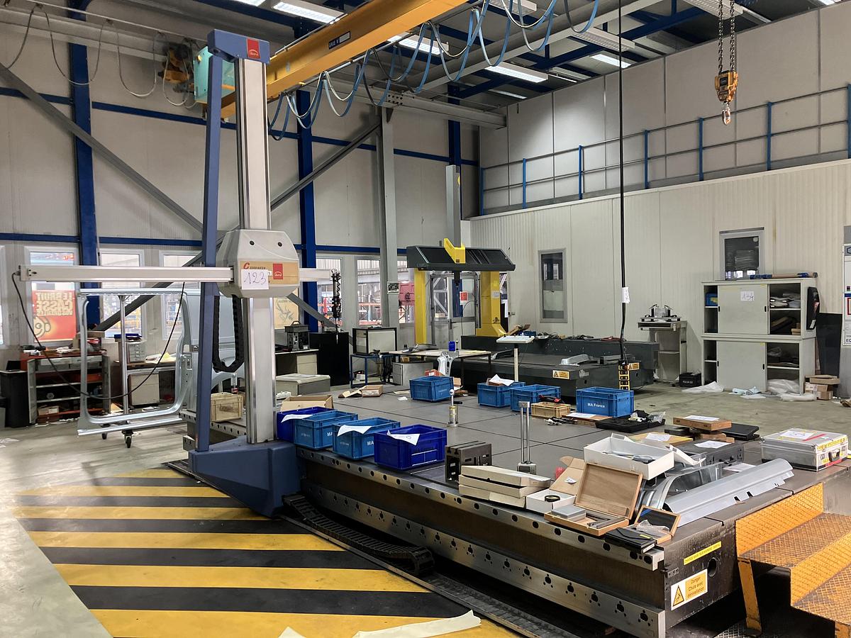 Used Three-dimensional measuring machine