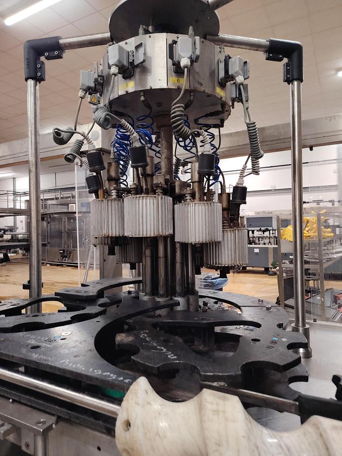 D'occasion Capsuleuse automatique industrielle ROBINO & GALANDRINO POKER Z 9/16