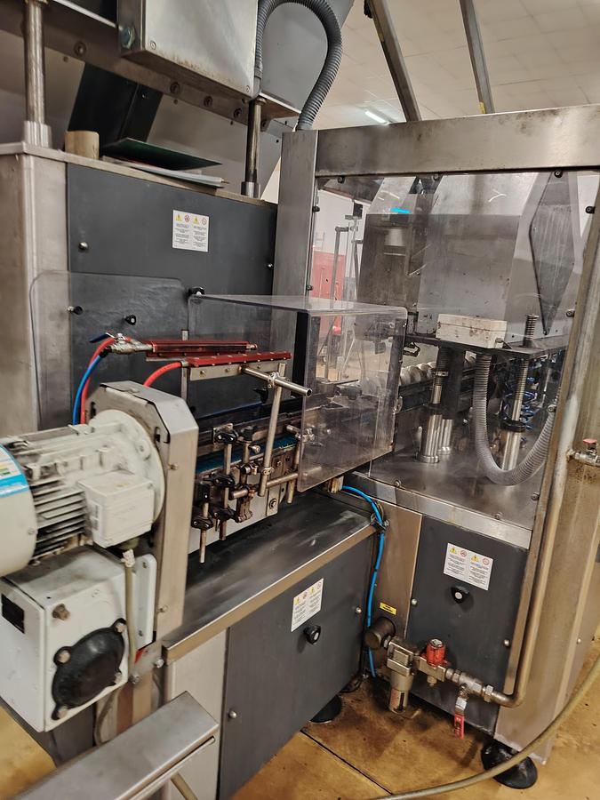 D'occasion Capsuleuse automatique rotative ROBINO & GALANDRINO POKER 2Z 24/30