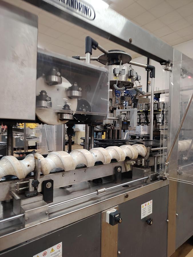 D'occasion Capsuleuse automatique industrielle ROBINO & GALANDRINO POKER Z 9/16