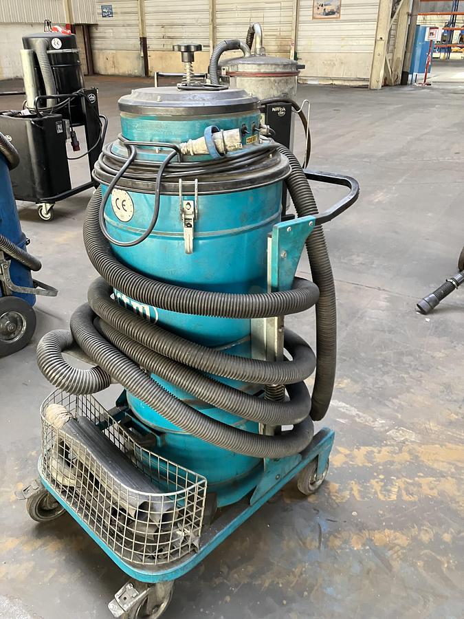 Used Industrial vacuum cleaner