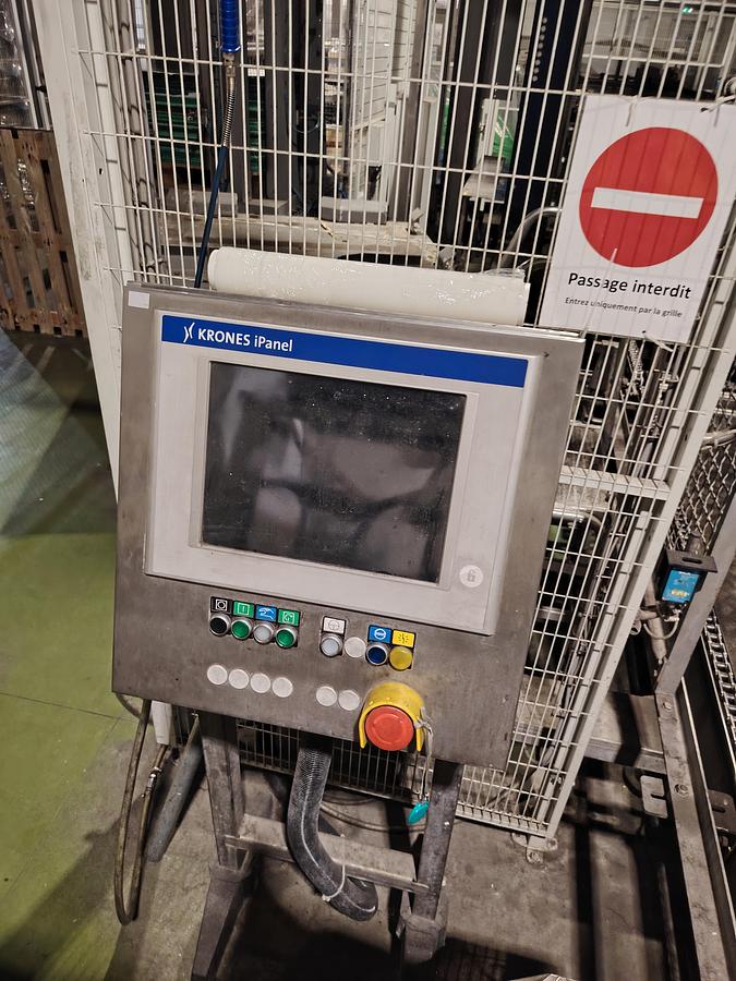 D'occasion Fermeuse automatique CERMEX (intégrée avec un système de collage Nordson ProBlue 7)