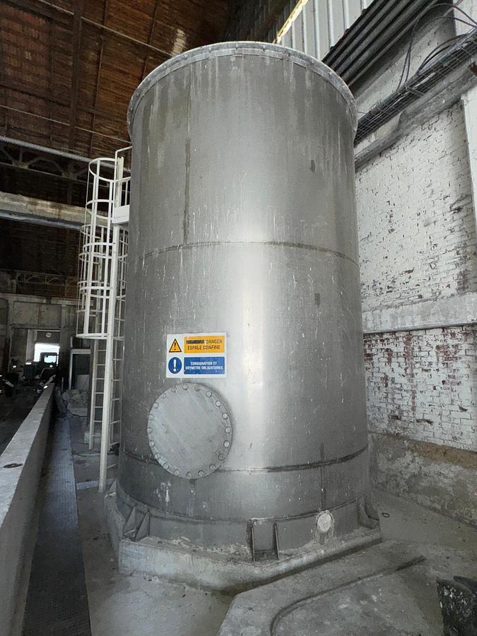 Used Cuves verticales INOX 35 m³ avec platine de visite et piquages
