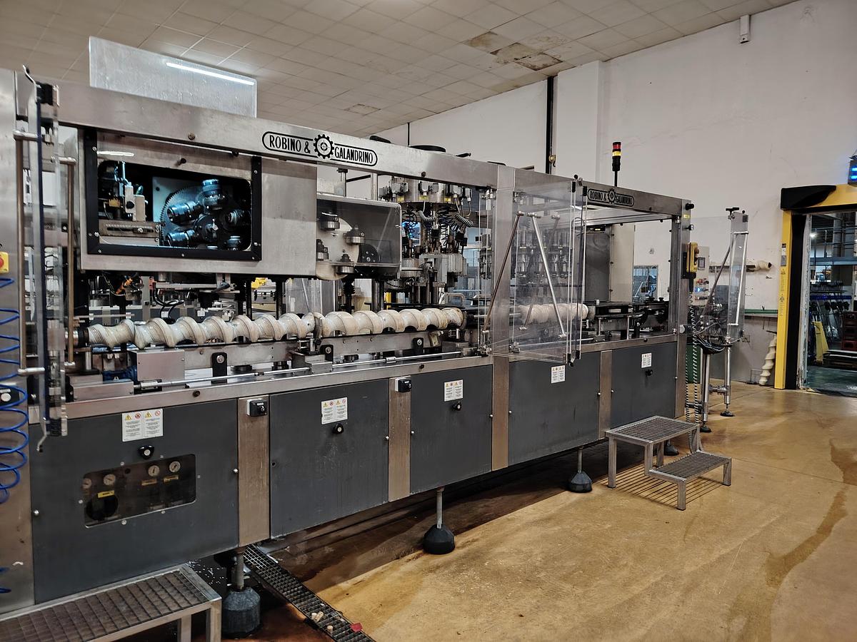 D'occasion Capsuleuse automatique industrielle ROBINO & GALANDRINO POKER Z 9/16