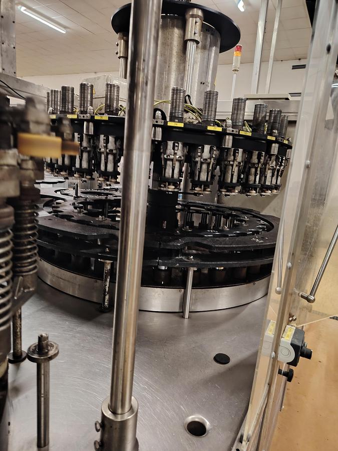 D'occasion Capsuleuse automatique rotative ROBINO & GALANDRINO POKER 2Z 24/30