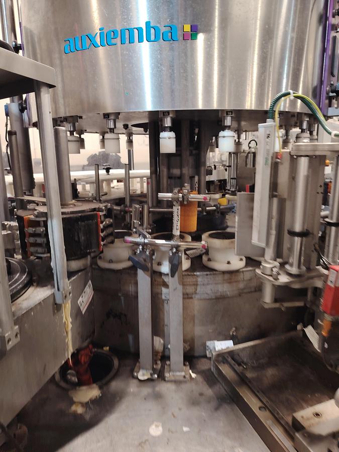 D'occasion Étiqueteuse automatique rotative Auxiemba SERVOTECH ROB 20-II-DR