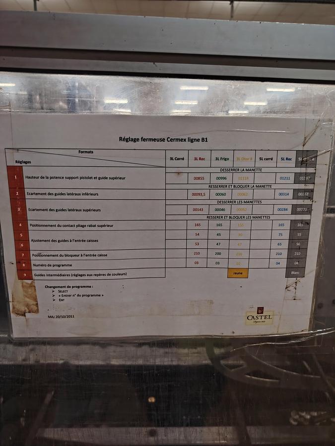 D'occasion Fermeuse automatique CERMEX (intégrée avec un système de collage Nordson ProBlue 7)