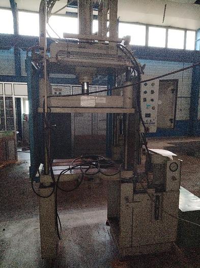D'occasion PRESSE VERTICALE T.C.S 15 TONNES