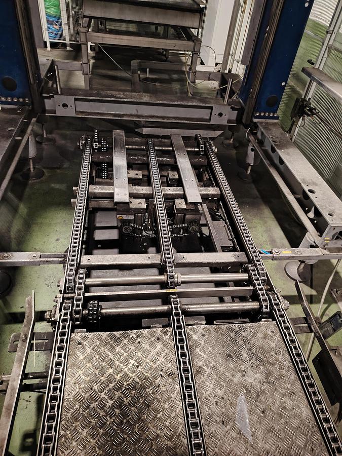 D'occasion Fermeuse automatique CERMEX (intégrée avec un système de collage Nordson ProBlue 7)