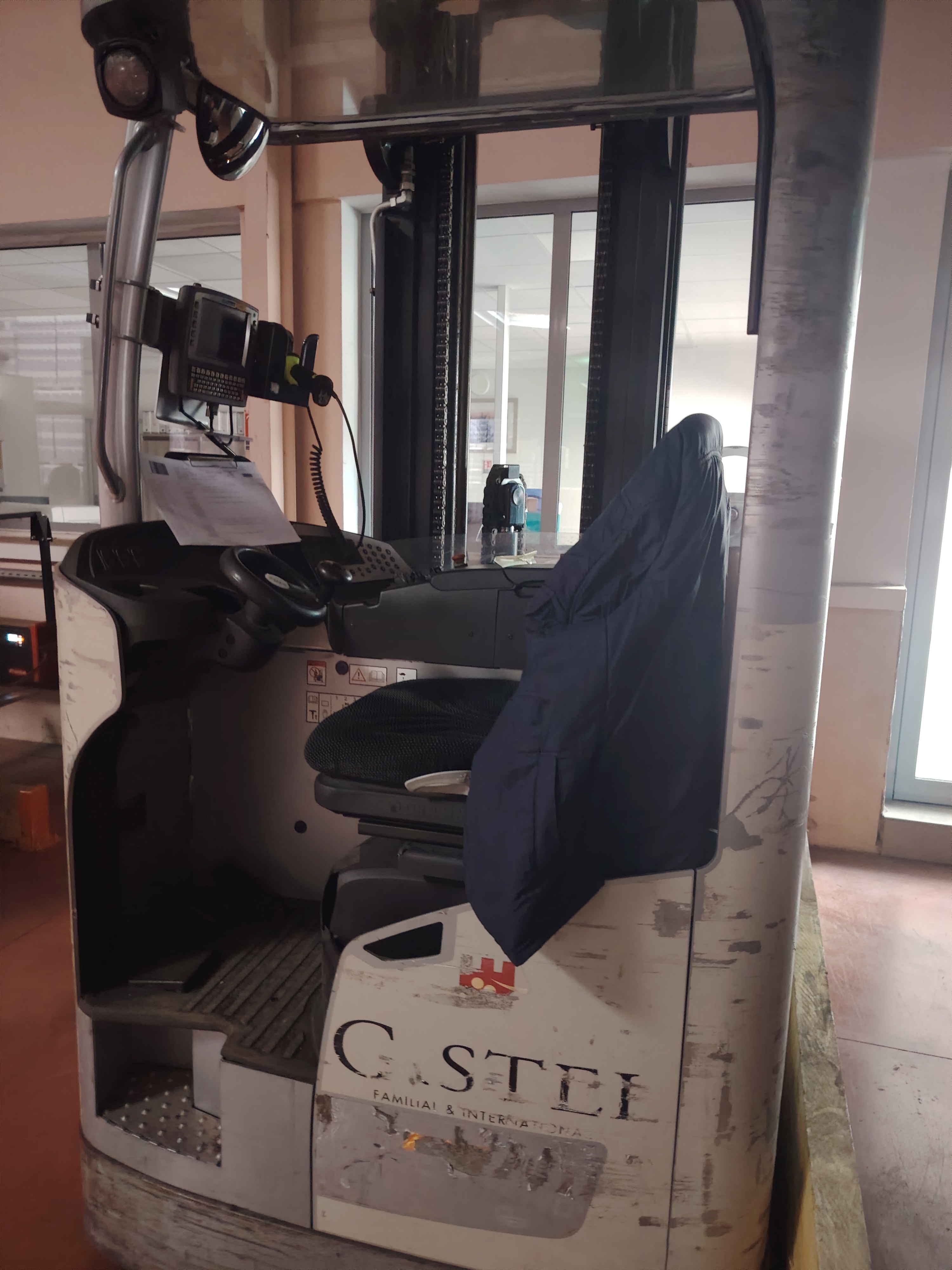 D'occasion Chariot rétractable électrique STILL – 48 V – 1 400 kg – 2019