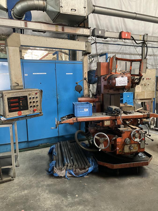 Used Heavy Universal Milling Machine with Heidenhain LS 501 Digital Readout
