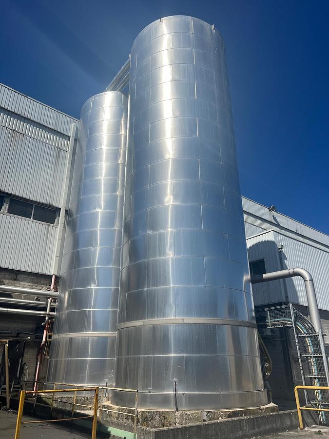 Used 2 cuves verticales INOX de 300 M3 unitaire