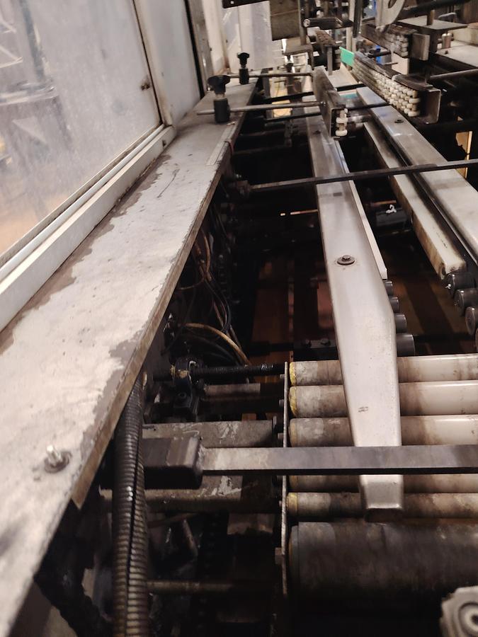 D'occasion Fermeuse automatique CERMEX (intégrée avec un système de collage Nordson ProBlue 7)