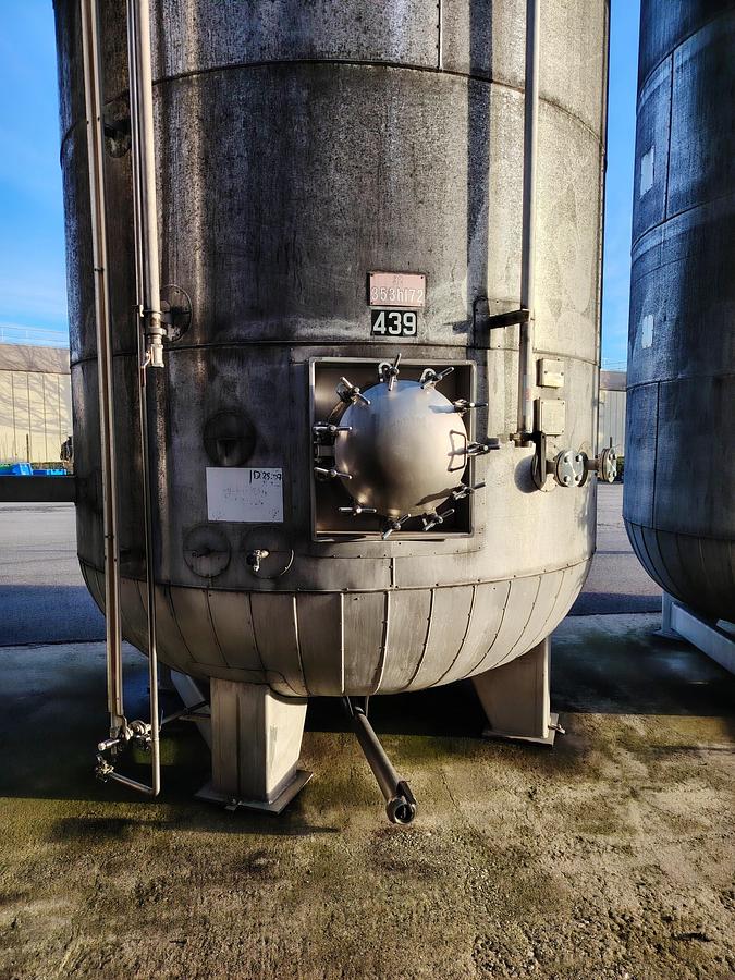 D'occasion Cuve inox 350 HL – Cylindrique sur pieds – Pression / Isolation / Échelle crinoline