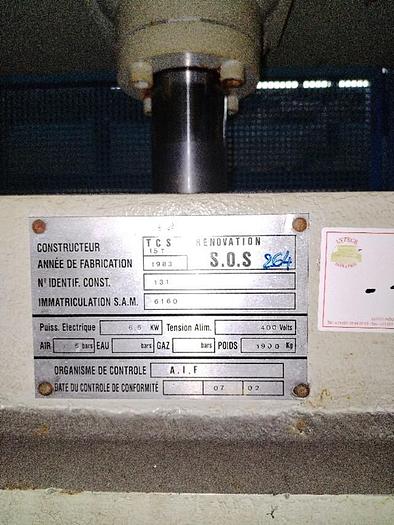 D'occasion PRESSE VERTICALE T.C.S 15 TONNES