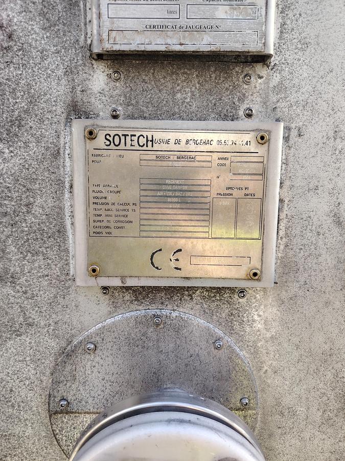 D'occasion Cuve inox 350 HL – Cylindrique sur pieds – Pression / Isolation / Échelle crinoline