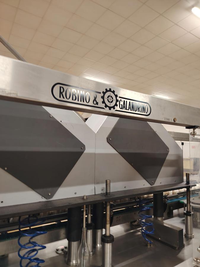 D'occasion Capsuleuse automatique rotative ROBINO & GALANDRINO POKER 2Z 24/30