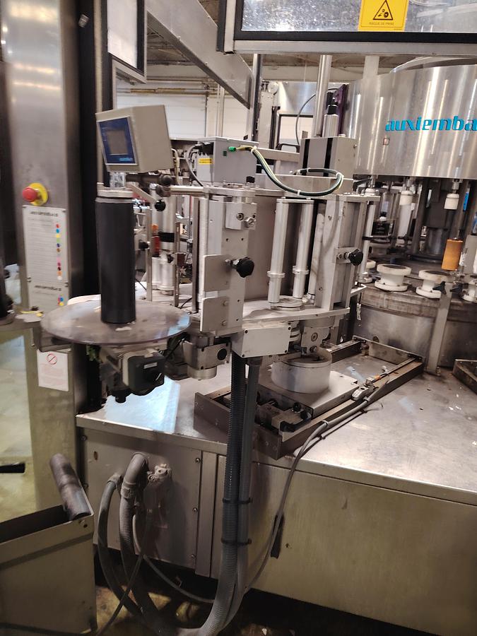 D'occasion Étiqueteuse automatique rotative Auxiemba SERVOTECH ROB 20-II-DR