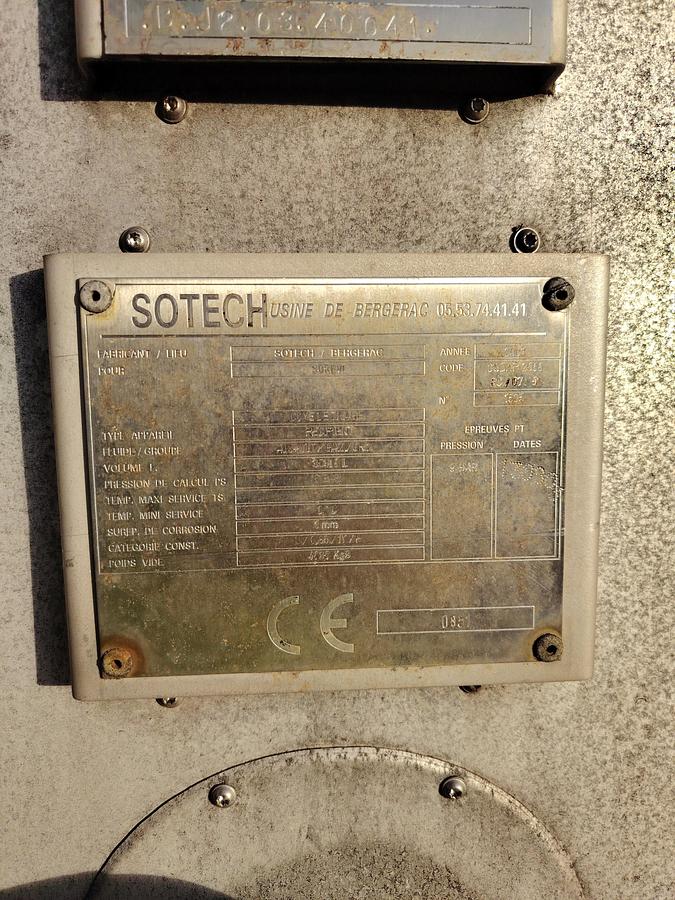 D'occasion Cuve inox 350 HL – Cylindrique sur pieds – Pression / Isolation / Échelle crinoline