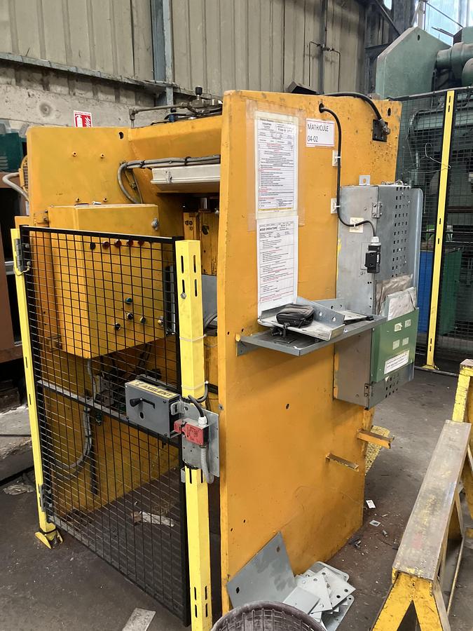 D'occasion Presse Plieuse Hydraulique 30 Tonnes