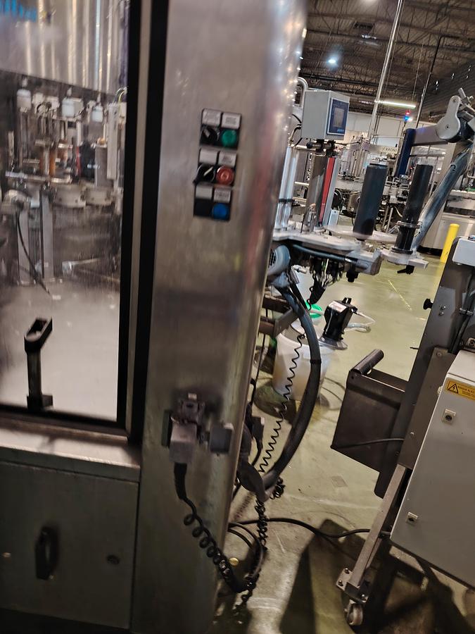 D'occasion Étiqueteuse automatique rotative Auxiemba SERVOTECH ROB 20-II-DR