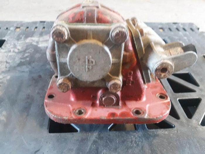 Used GOOD USED BEZARES 8 BOLT  PTO #R706-1738Z TOP GEAR #R705-1732Z BOTTOM GEAR