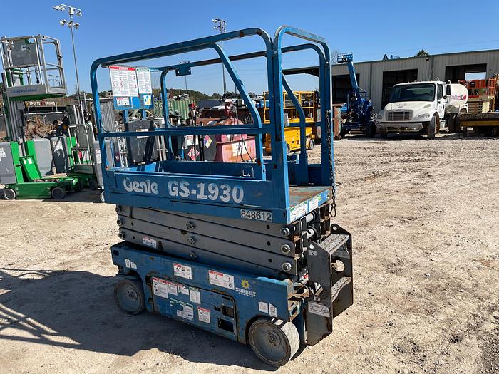 Used 2013 GENIE GS-1930 2WD DC Scissor Lift