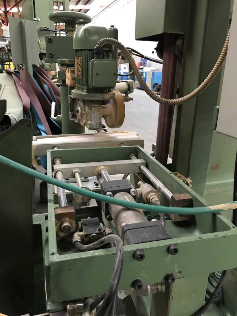 Used Levigatrice verticale per teste di gambe di sedia tonde