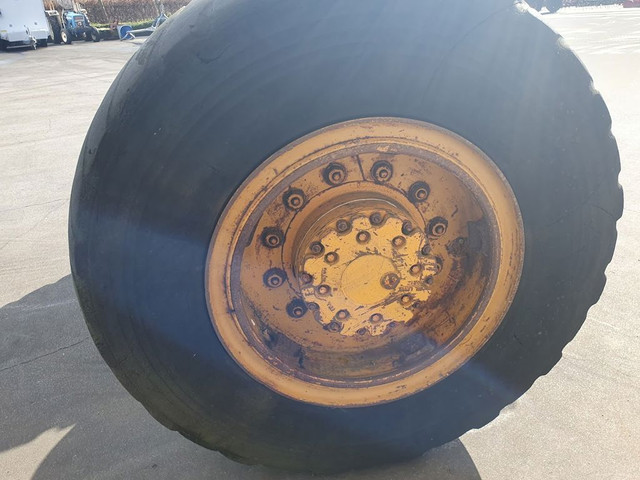 2000 Vissers Mechanisatie As met banden