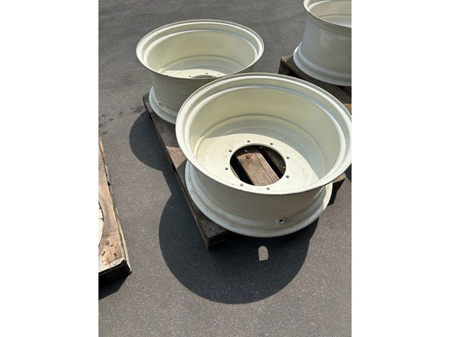 2023 New Holland velgen 12 x 28