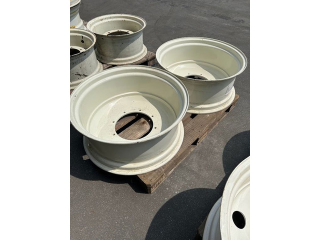 2023 New Holland velgen 12 x 28