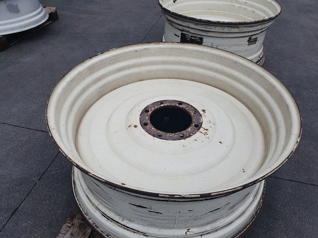 2023 New Holland velgen 18x42