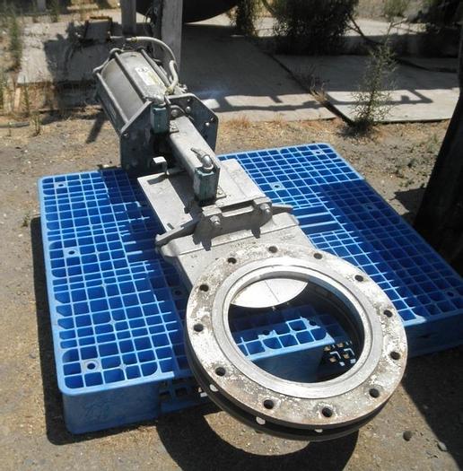Used Hopper, 125 CF, S/st, 70" X 70" X 64", Valve, #S741230