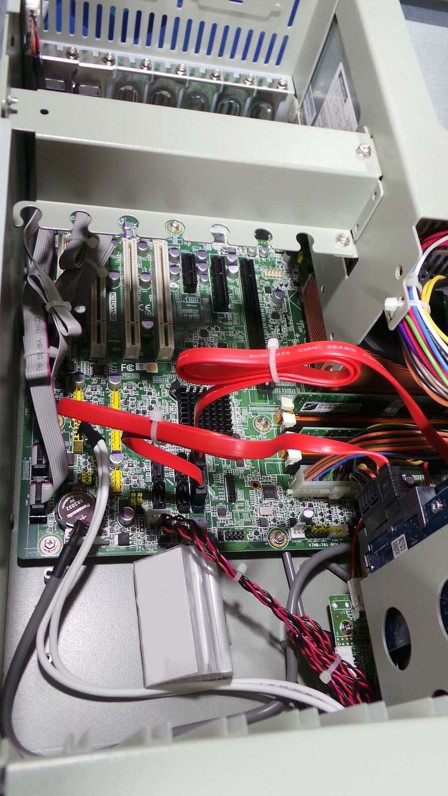 Used inner Senese iCPC-20 Computer Industrial / 90~264 Vac / RoHS Rev B1 / With Hard Disk /