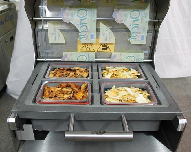 Apack Model MAP 25 Tray Sealing and MAP Packaging Machine