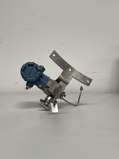 Used Rosemount Manifold / Pressure Transmitter Assembly 0305RC32B11