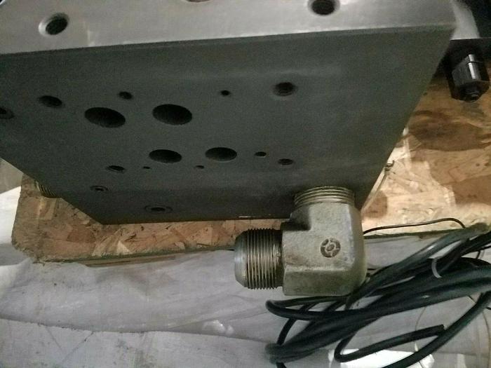 Used Hydraulic Block with Vickers Directional Control Valves