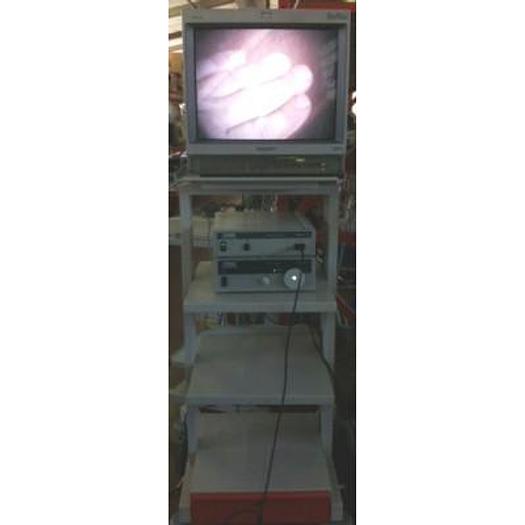 COLONNE STORZ COMPOSEE D'UNE CAMERA TELECAM STORZ ET D'UNE SOURCE DE LUMIERE XENON NOVA STORZ D'UN MONITEUR SONY 20"