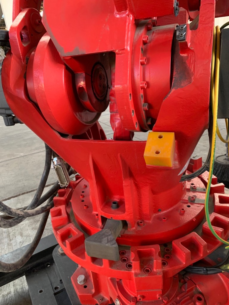 Usato 2003 Robot manipolatore marca Comau modello SMART H5 XL