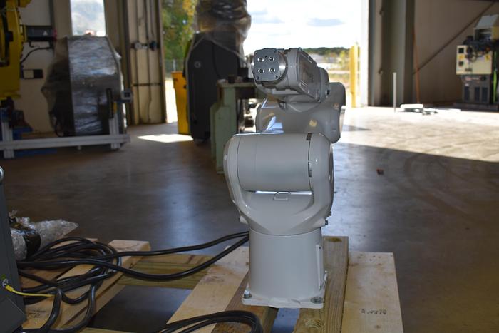 Refurbished FANUC LR Mate 200id/7LC Cleanroom/Food Grade Industrial Robot - 2016