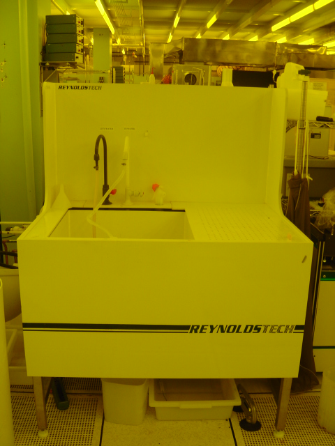 Used Reynoldstech   Plastic Slop Sink (2)