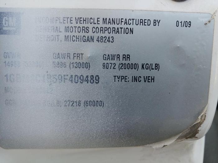 Used Altec AM855 60ft Over-center Bucket Boom on 2009 Chevrolet C8500 Utility Truck - 09489