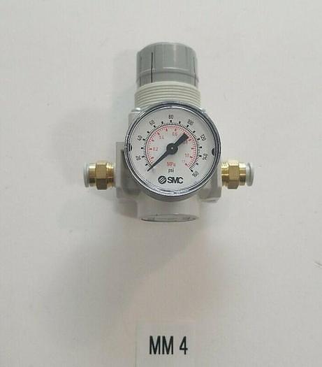 Used *PREOWNED* SMC AR25-02B-A REGULATOR WITH SMC GAUGE + FAST SHIPPING!